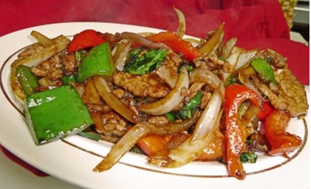 Pad Gra Prow Seen Kai Dao– Beef and Basil with Bell Peppers