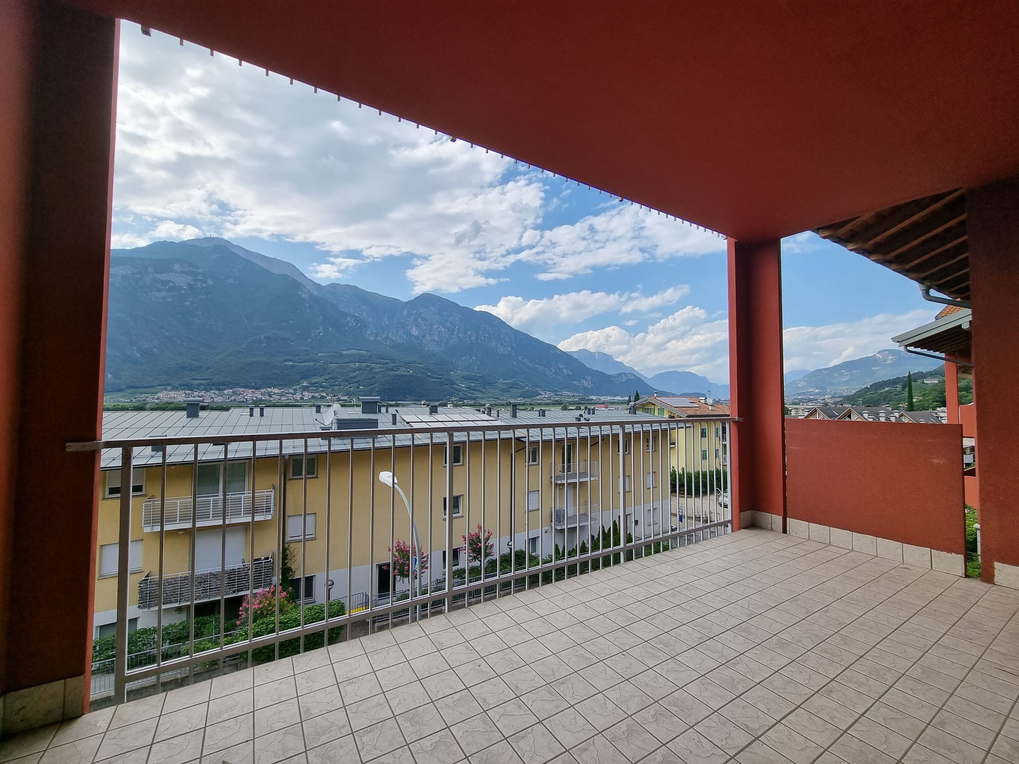 Appartamento ripristinato a nuovo con 2 stanze da letto