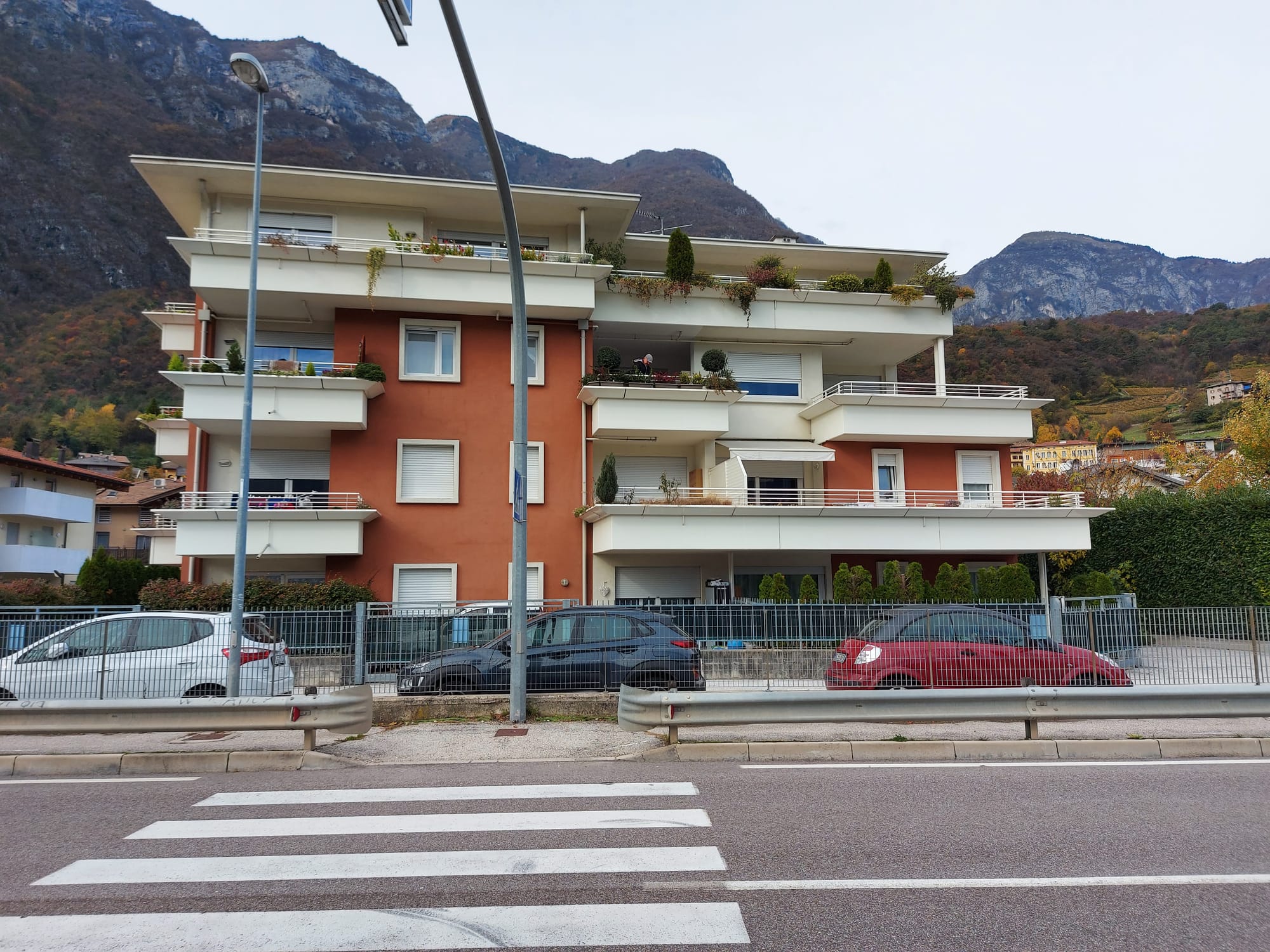 APPARTAMENTO CON GRANDE TERRAZZO 