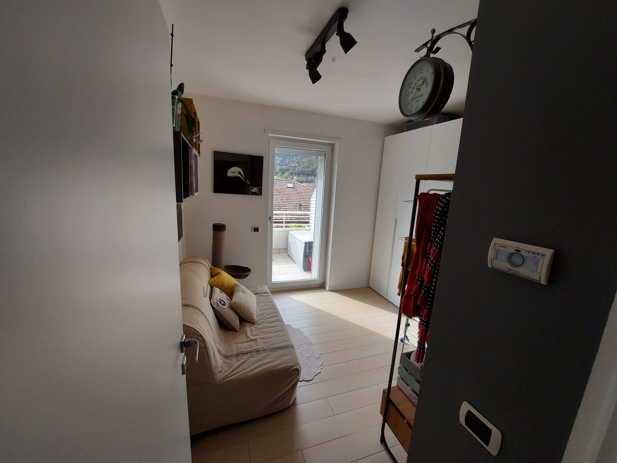 APPARTAMENTO CON GRANDE TERRAZZO 