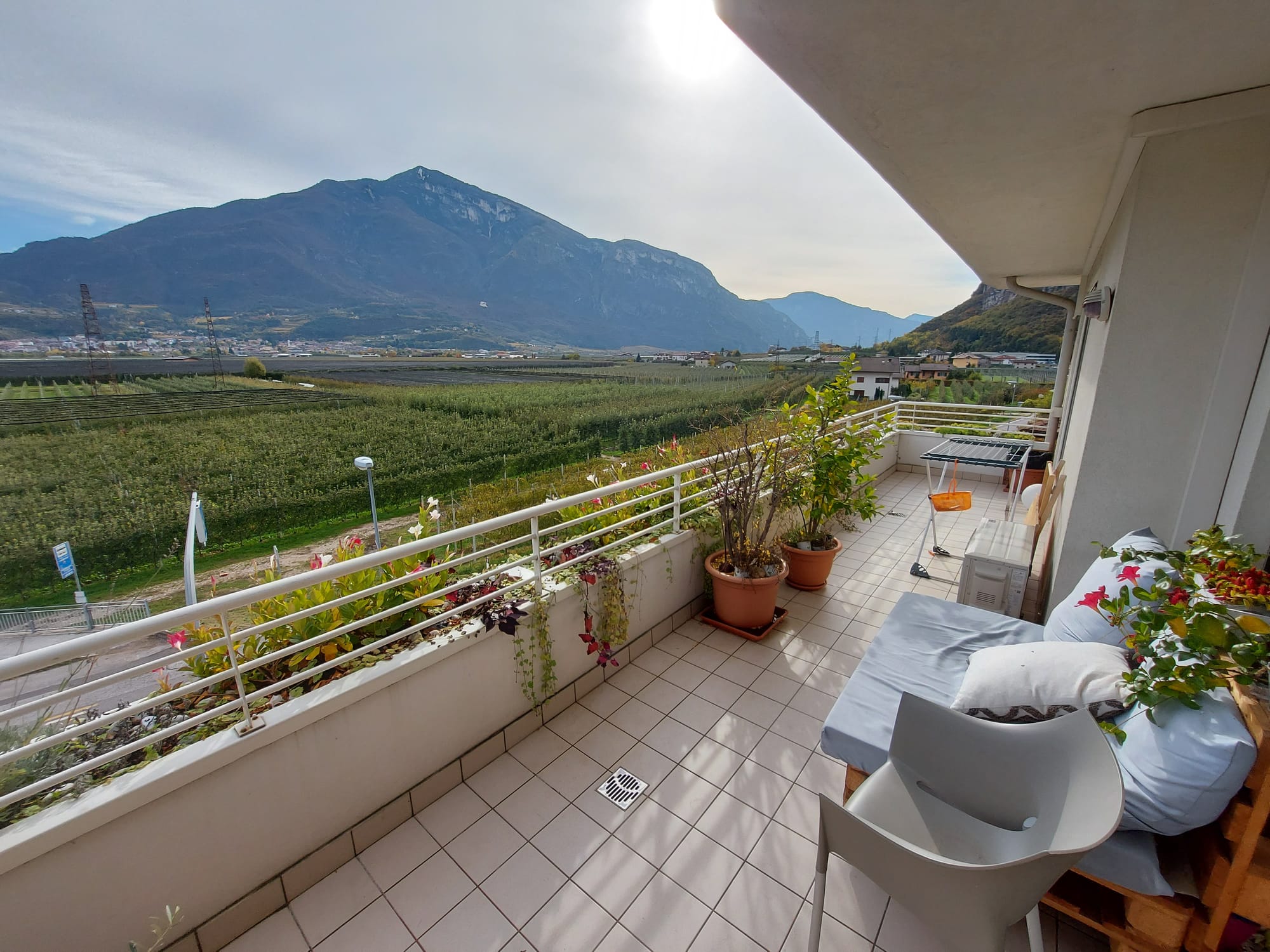 APPARTAMENTO CON GRANDE TERRAZZO 