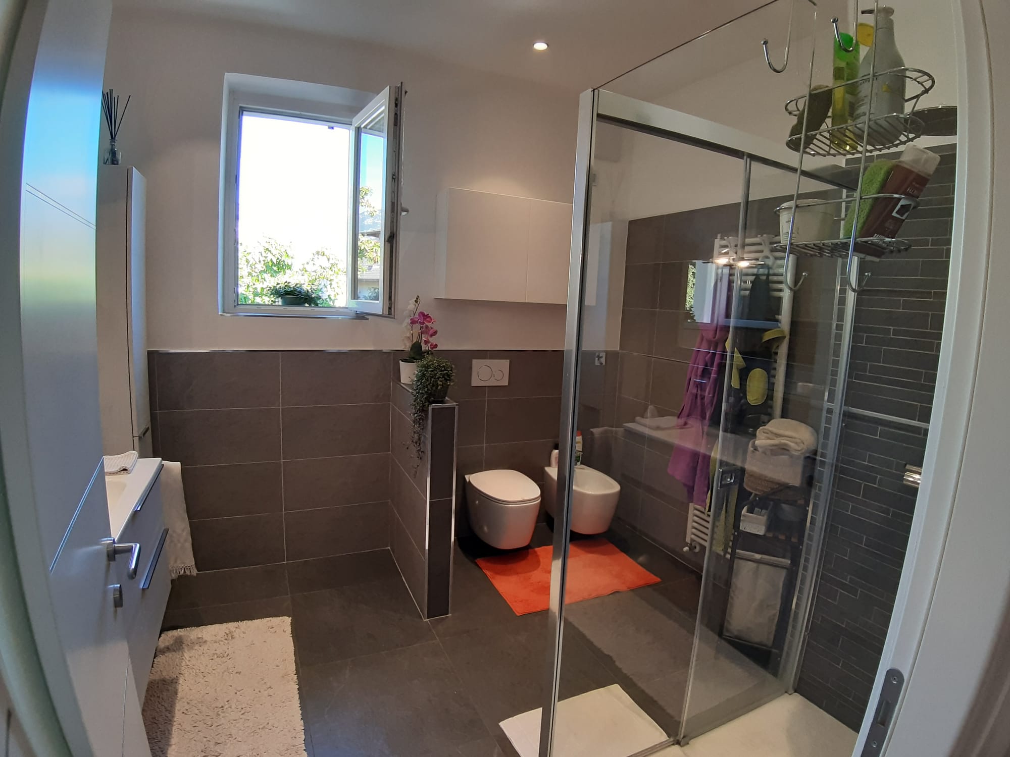 APPARTAMENTO ALL'ULTIMO PIANO CON SOGGIORNO E CUCINA SEPARATI