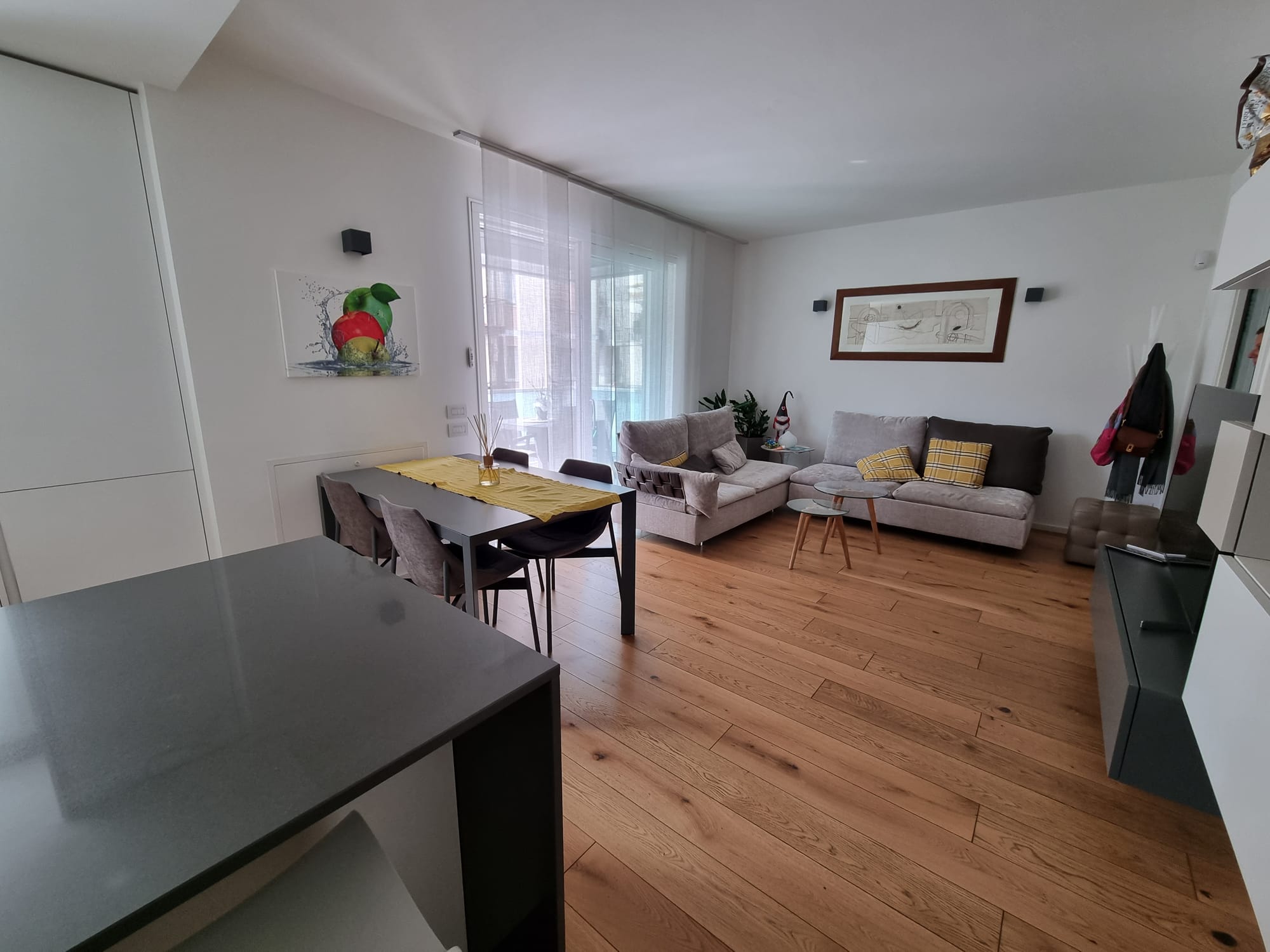 ELEGANTE APPARTAMENTO CON CABINA ARMADIO E FINITURE DI QUALITA' ECCELSA