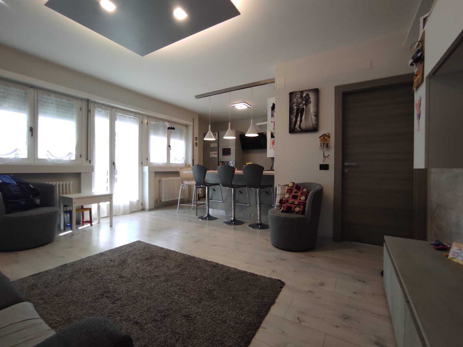 TRILOCALE SU DUE LIVELLI CON DUE BAGNI