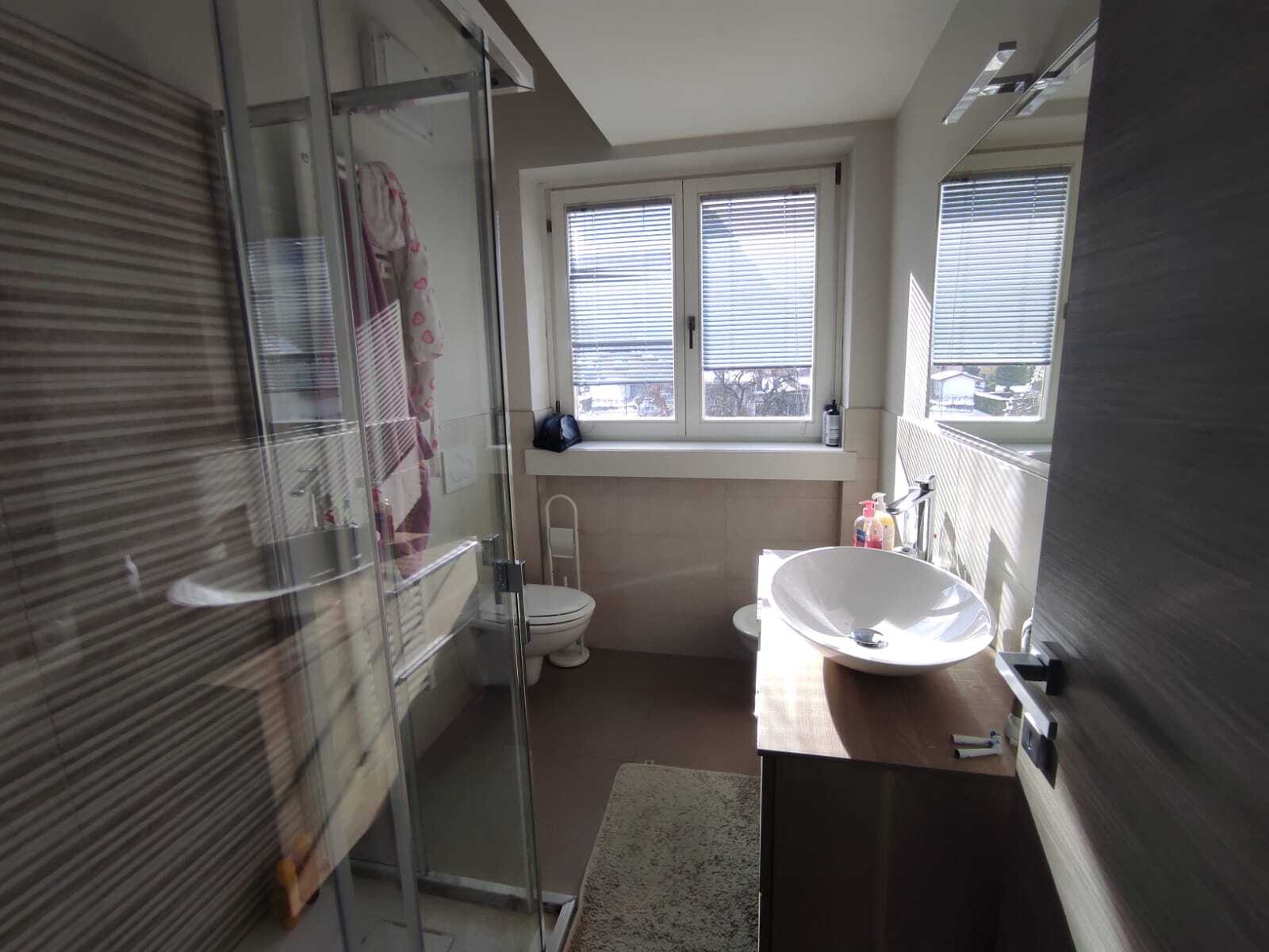 TRILOCALE SU DUE LIVELLI CON DUE BAGNI