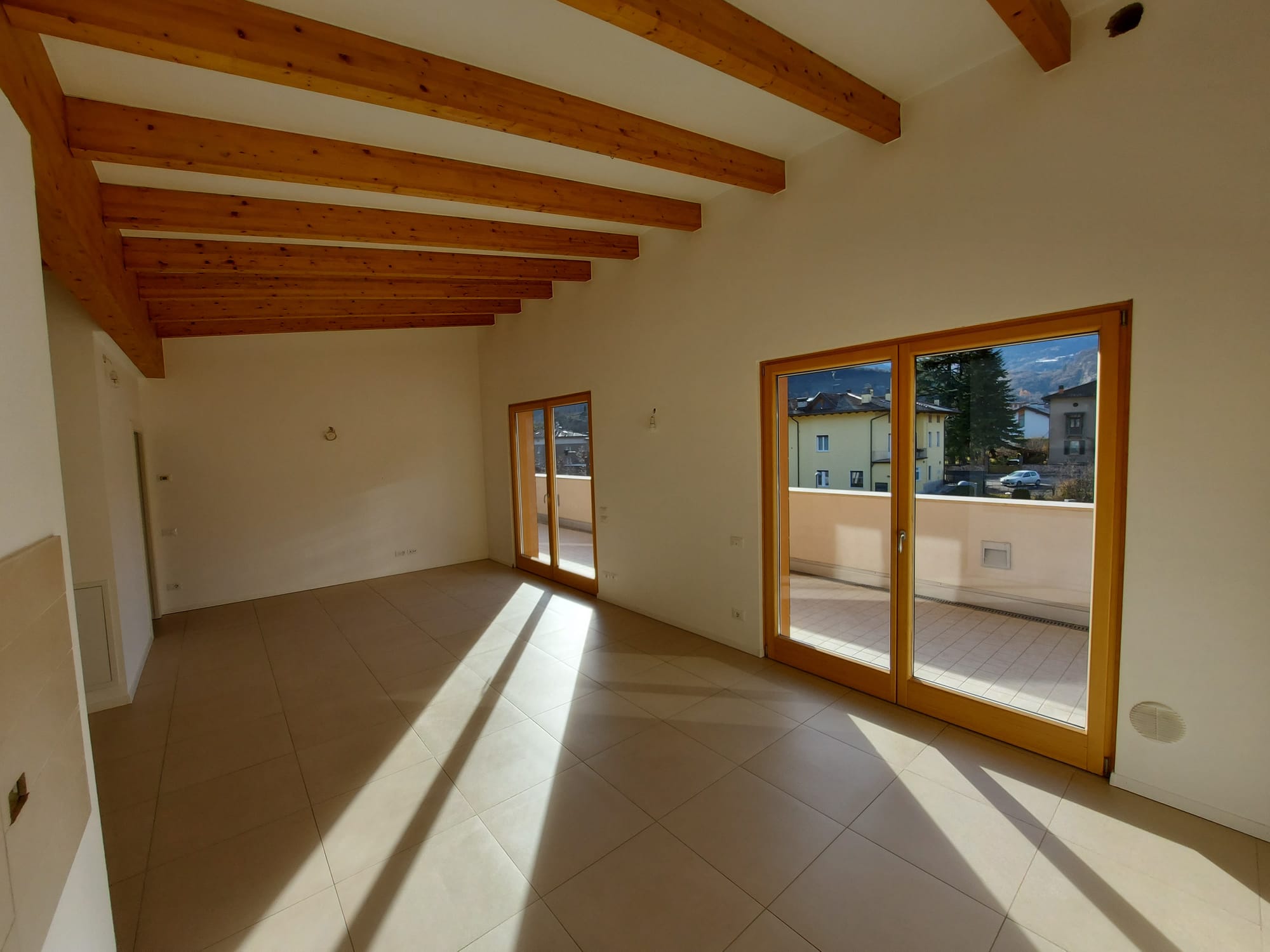 APPARTAMENTO DI RECENTE COSTRUZIONE CON GRANDE TERRAZZA