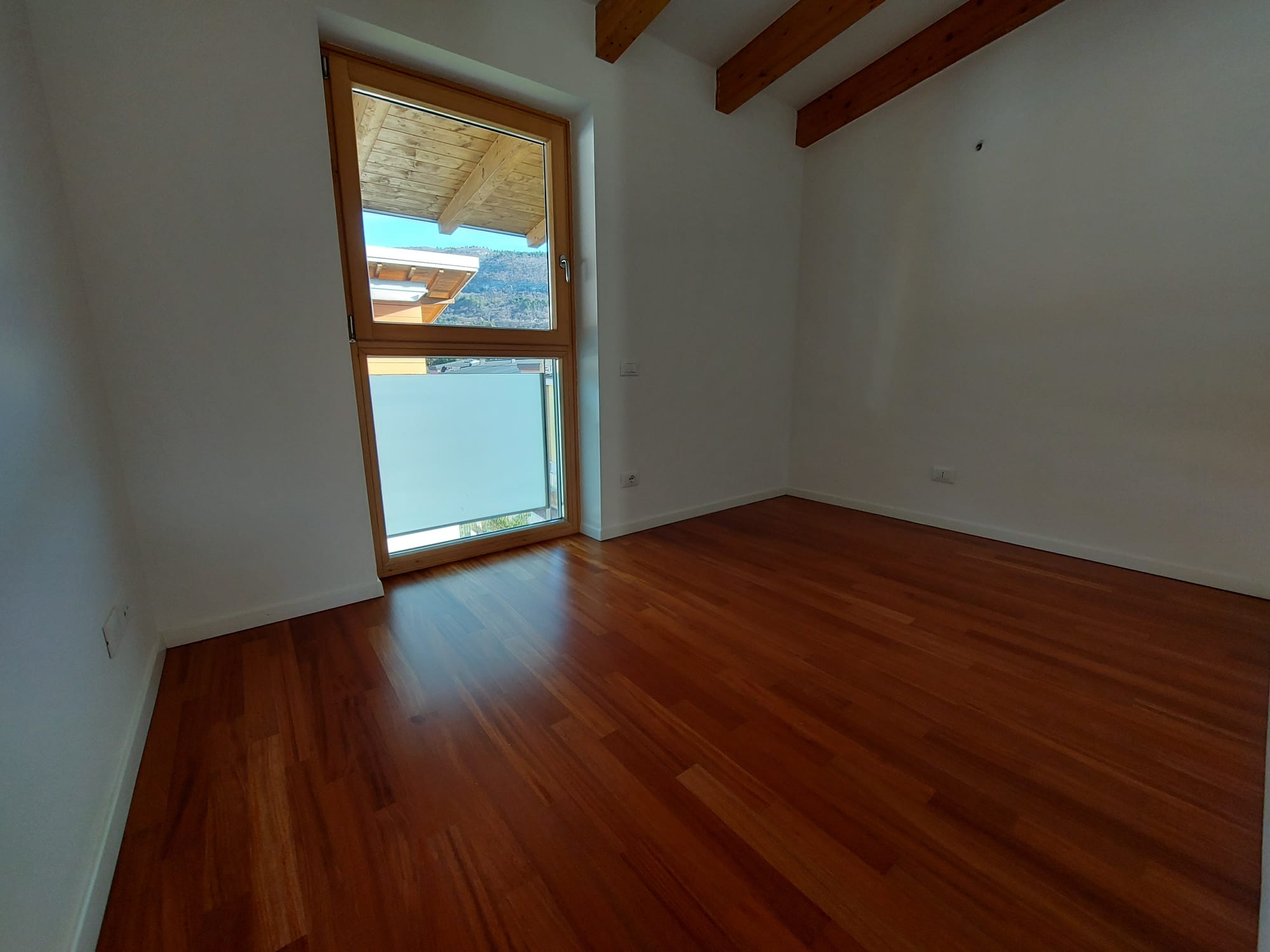 APPARTAMENTO DI RECENTE COSTRUZIONE CON GRANDE TERRAZZA