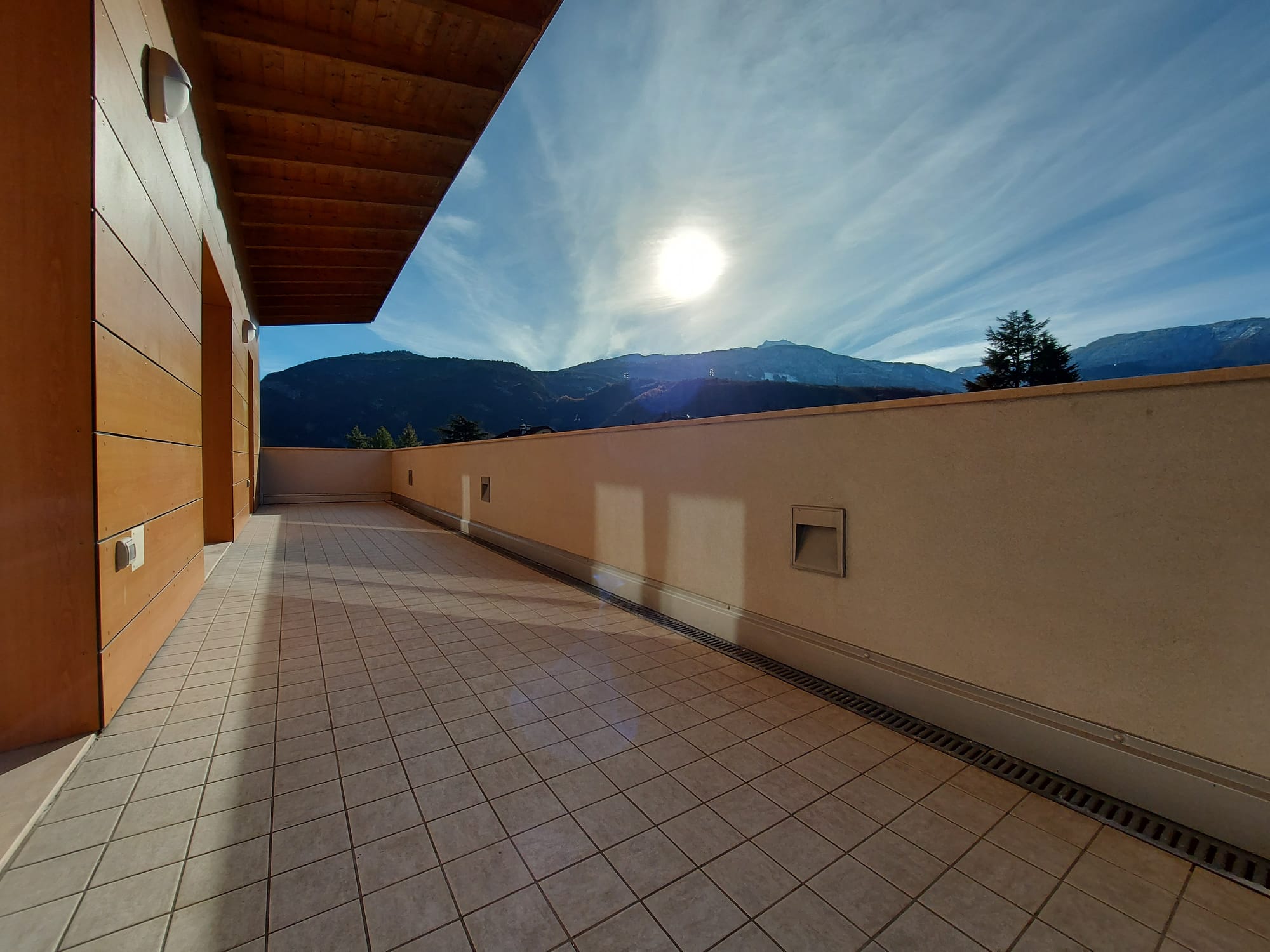 APPARTAMENTO DI RECENTE COSTRUZIONE CON GRANDE TERRAZZA