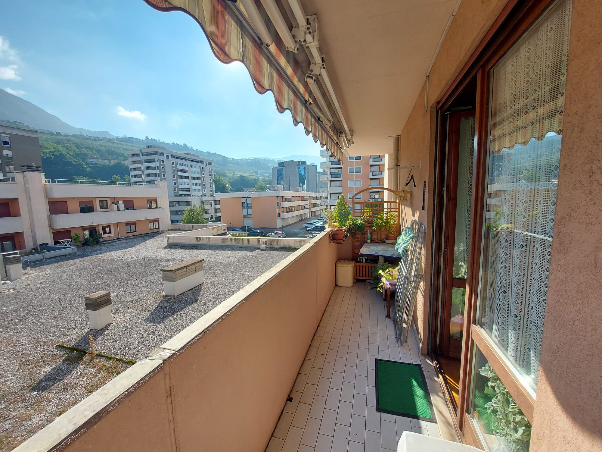 APPARTAMENTO IN VIA GUARDINI CON CUCINA E SOGGIORNO SEPARATI 