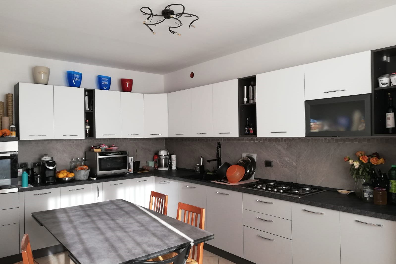 APPARTAMENTO MULTIPIANO CON TRE CAMERE DA LETTO 