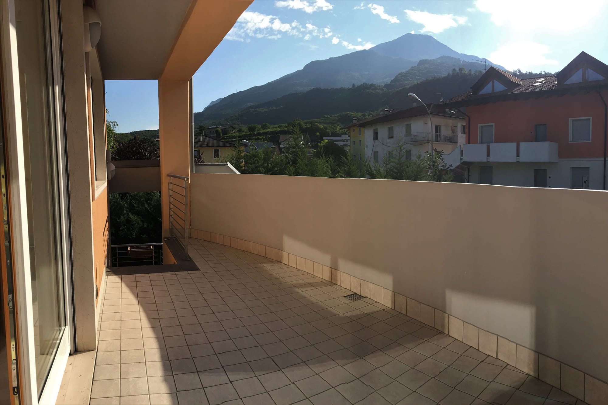 APPARTAMENTO MULTIPIANO CON TRE CAMERE DA LETTO 