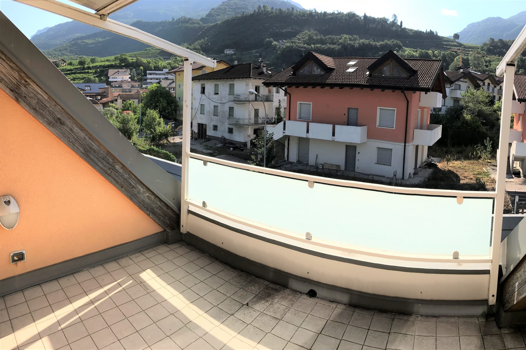 APPARTAMENTO MULTIPIANO CON TRE CAMERE DA LETTO 