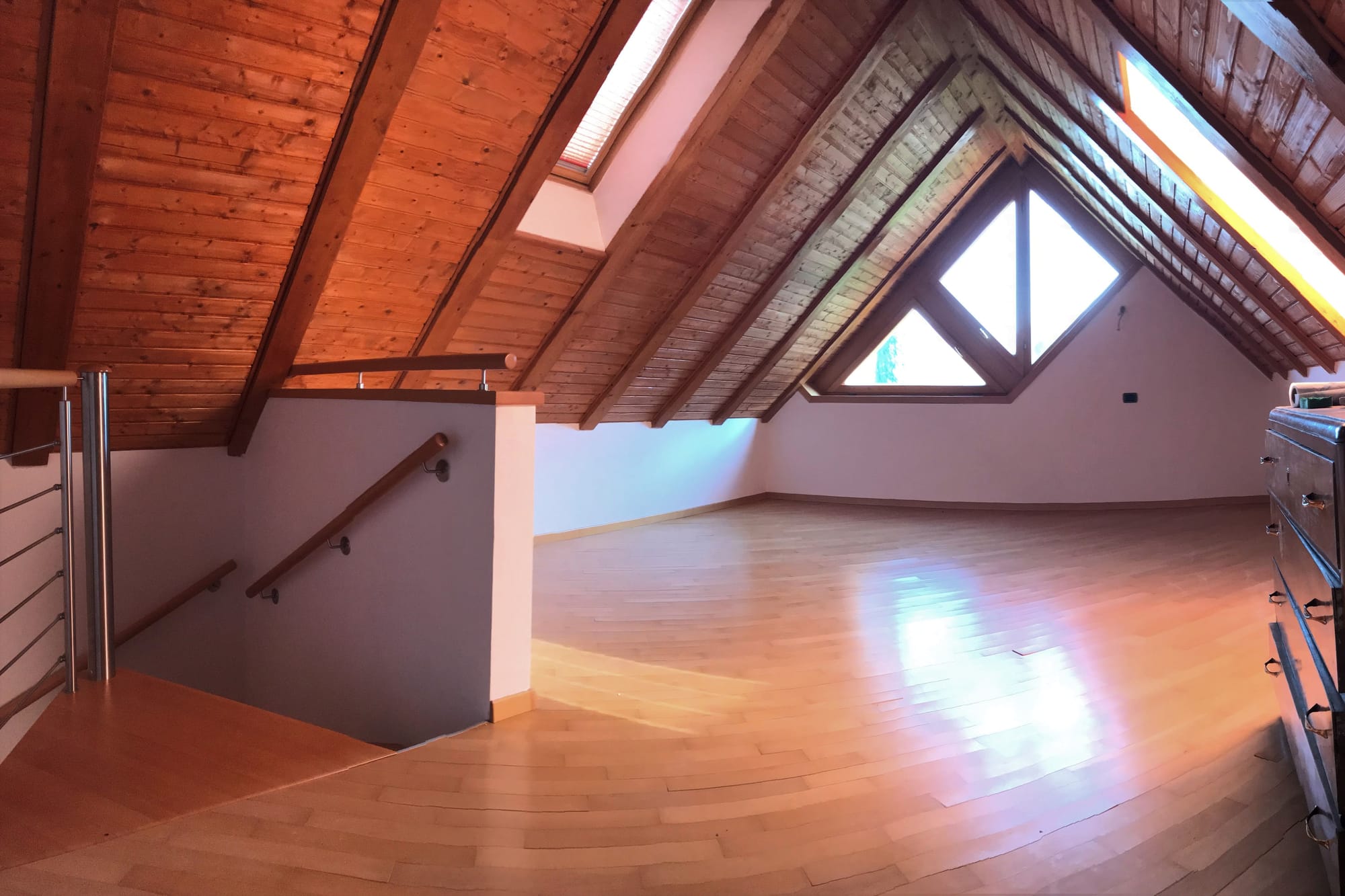 APPARTAMENTO MULTIPIANO CON TRE CAMERE DA LETTO 