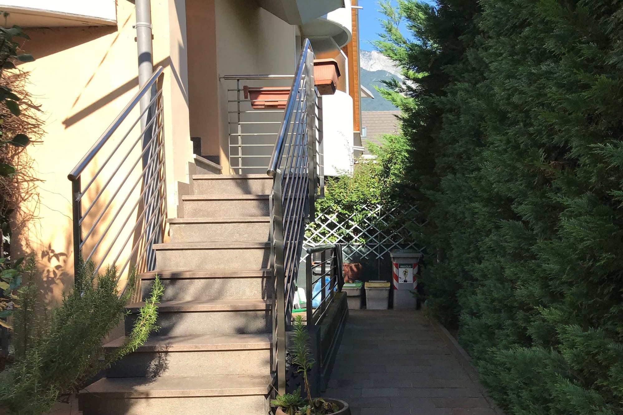 APPARTAMENTO MULTIPIANO CON TRE CAMERE DA LETTO 