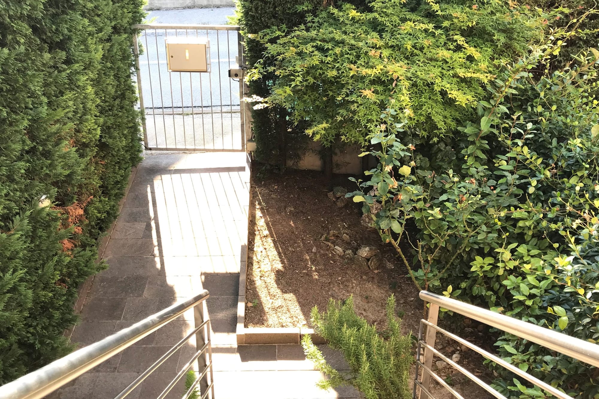 APPARTAMENTO MULTIPIANO CON TRE CAMERE DA LETTO 