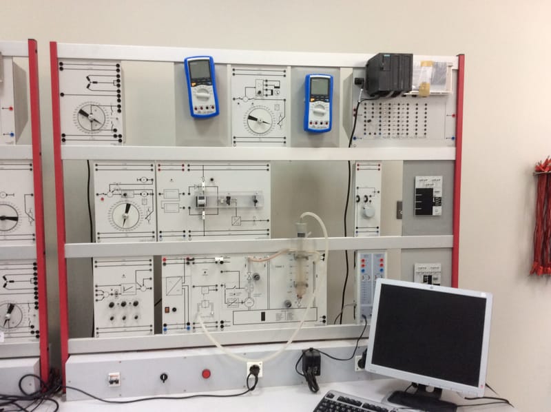 الاجهزة التعليمية