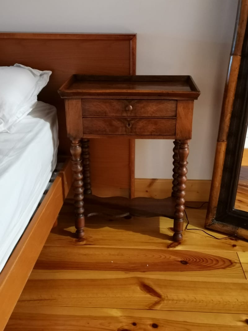 Restauration d'une table de chevet