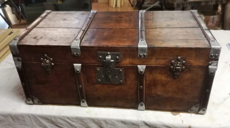 restauration d'un coffre en bois