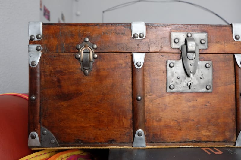 restauration d'un coffre en bois