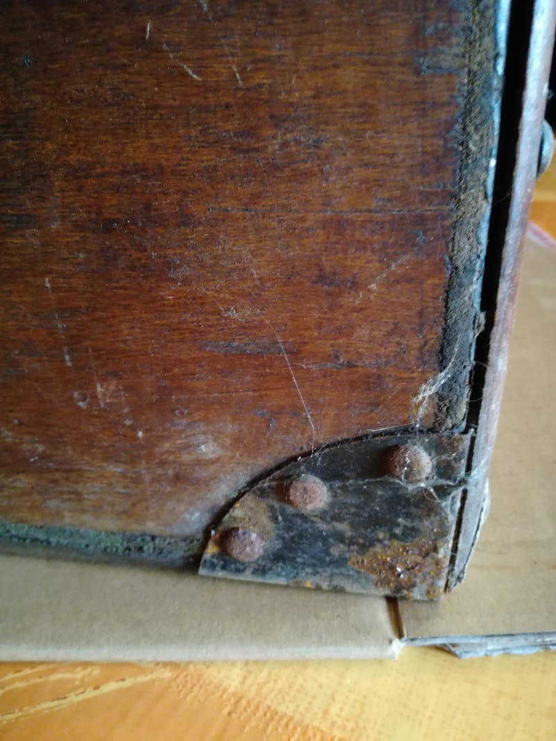 restauration d'un coffre en bois