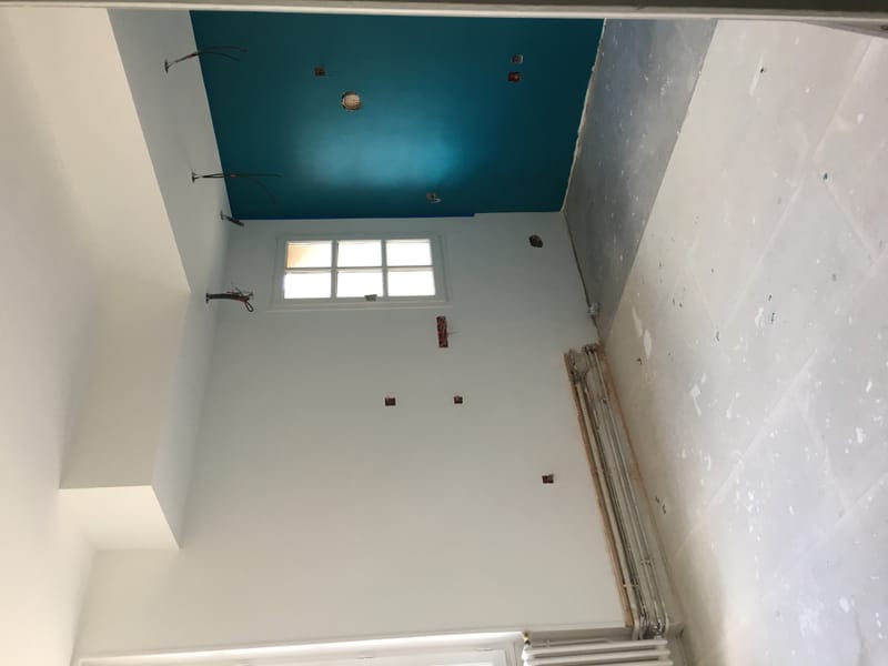 Pose d'un parquet et d'une cuisine dans un appartement ancien