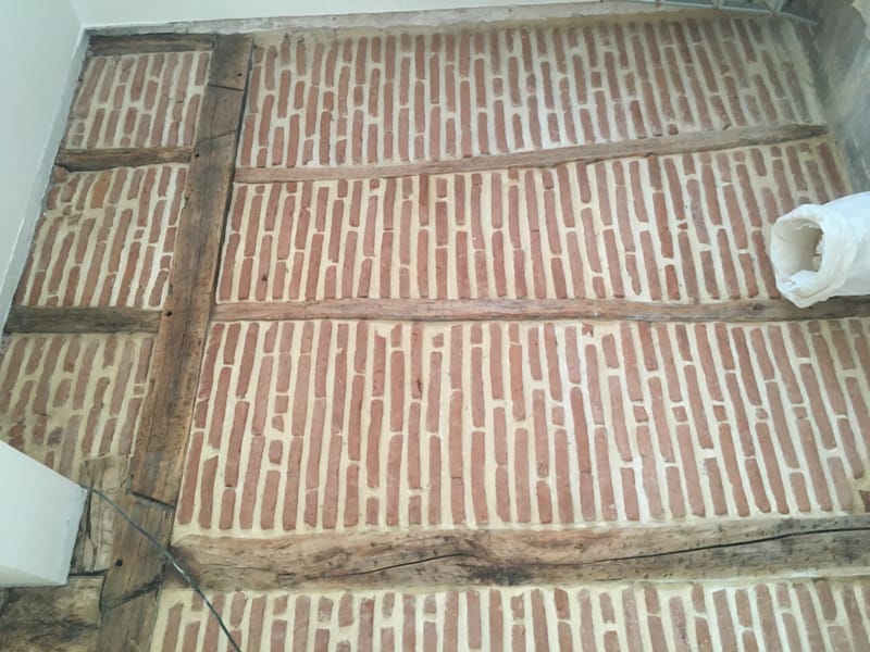 Restauration d'un mur en briques