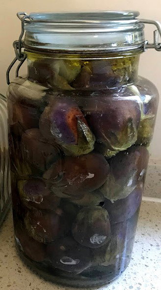 חצילים כבושים (מקדוס)