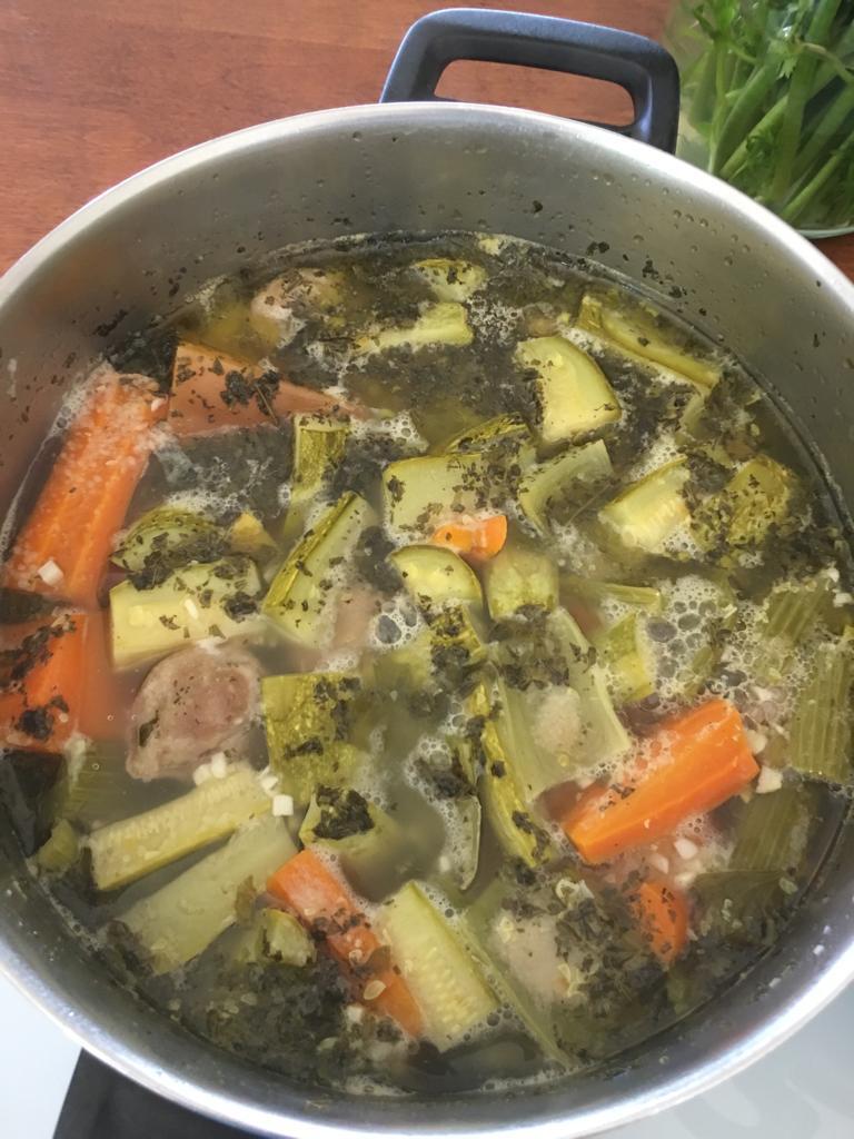 מרק חמוד - מרק חמוץ (עם קובה של פסח או שישברק)