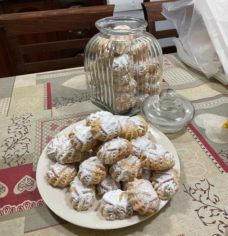 מעמול - עוגיות ממולאות באגוזים, סוכר וקינמון