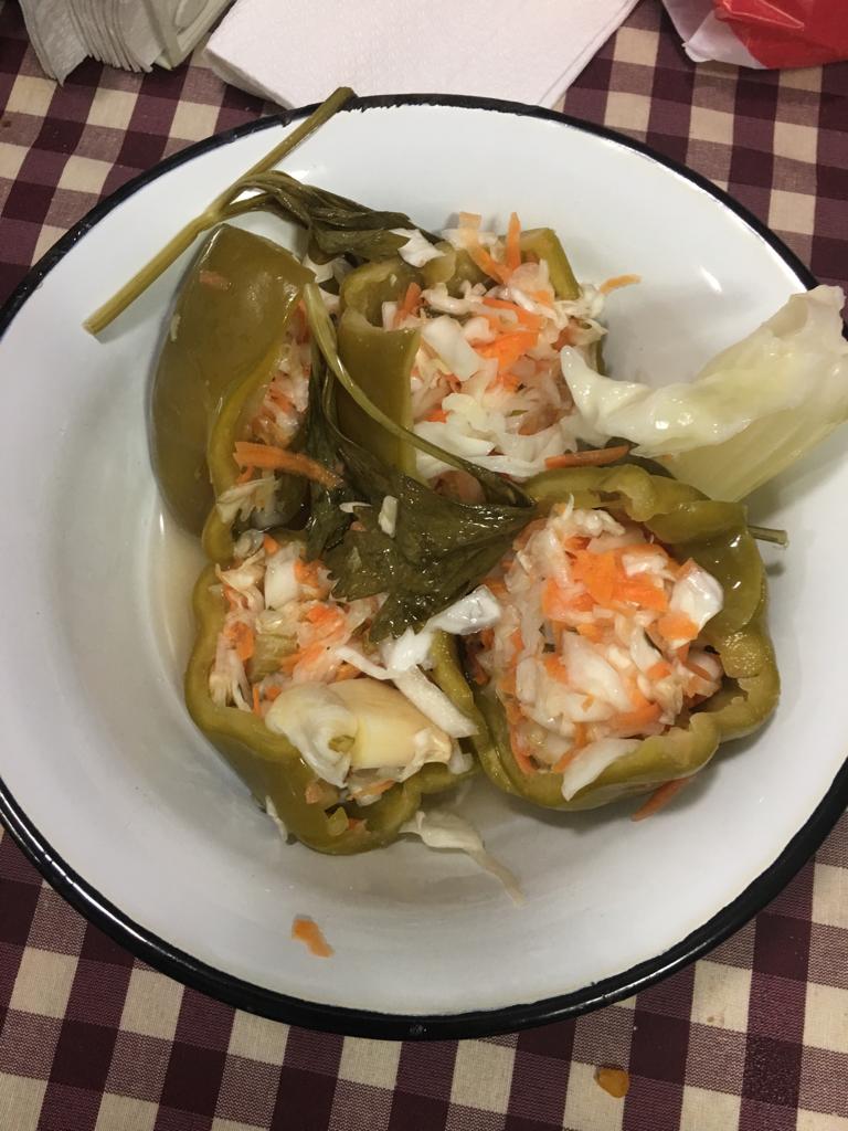 חמוצי פלפל ממולא בכרוב וגזר