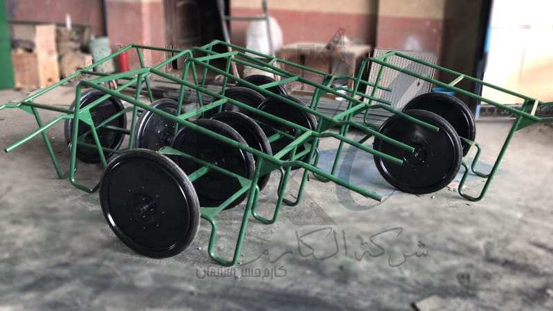 صناديق قمامة معدنية