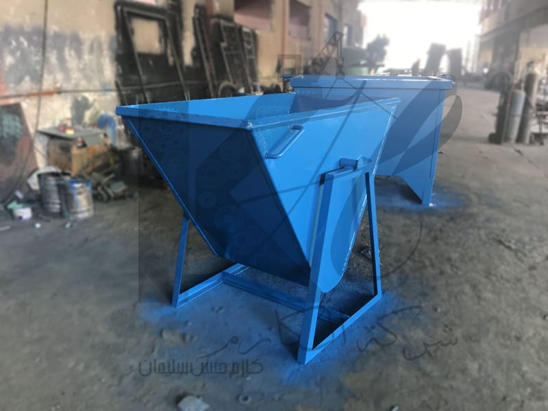 صناديق قمامة معدنية