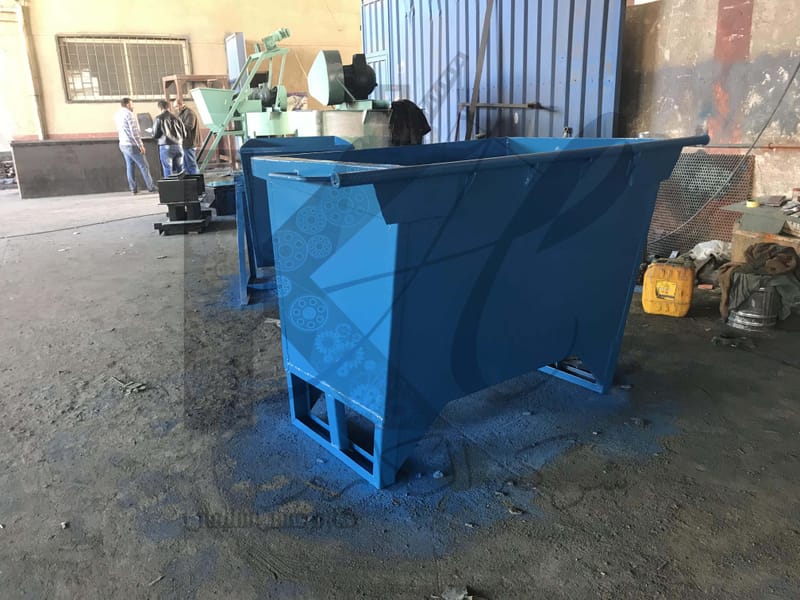 صناديق قمامة معدنية