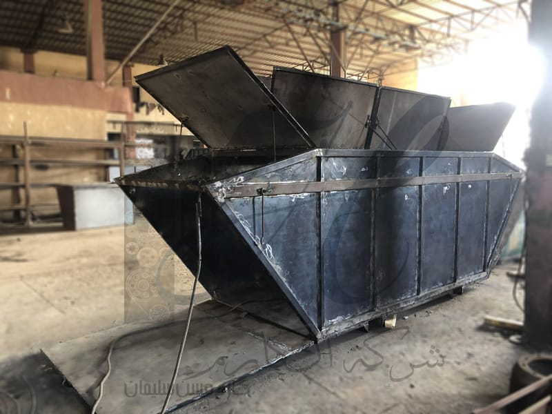 صناديق قمامة معدنية