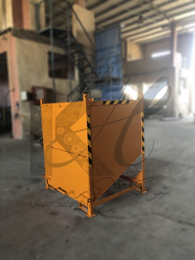 صناديق قمامة معدنية