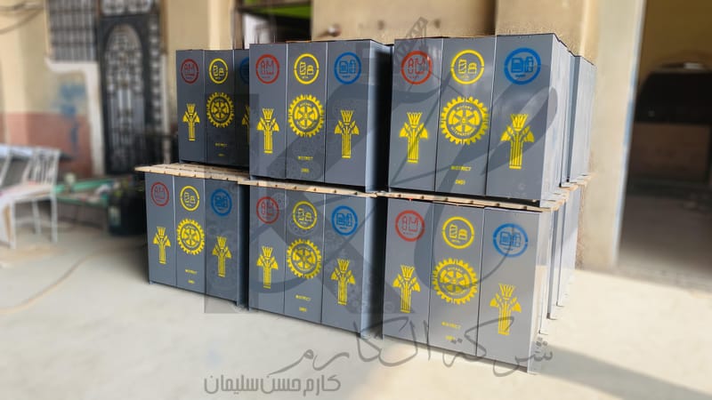 صناديق قمامة معدنية