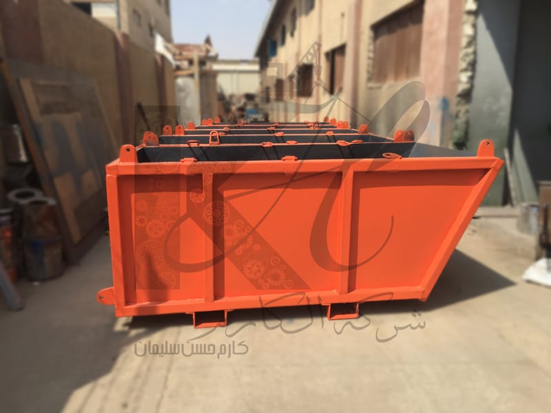 صناديق قمامة معدنية