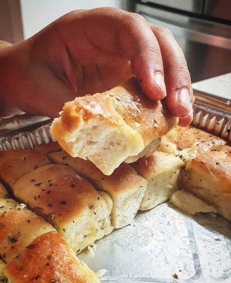 לחם שום מטורף / בלה אהרונוביץ