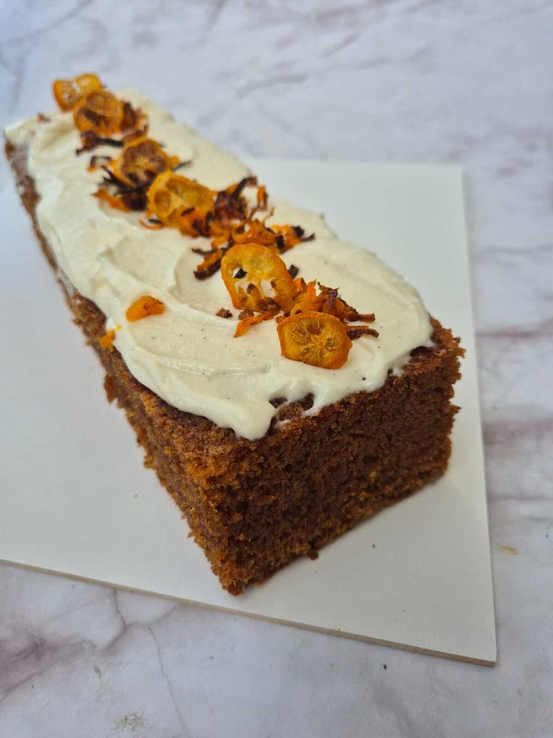 עוגת גזר עם כתר קרים ציז/ בלה אהרונוביץ