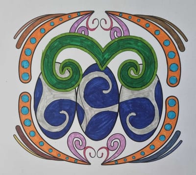 להתמודד עם קשיים או סוגיות בחיים האמיתיים, באמצעות מפגש בהם מול הנייר והצבע.