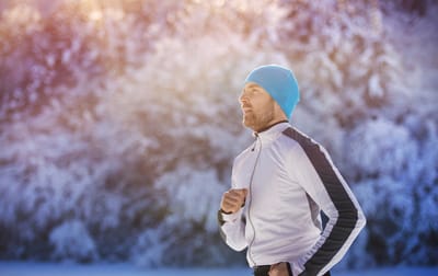 ¡Que el frío no te detenga! Te damos recomendaciones para practicar deportes al aire libre aún en esta temporada de invierno.