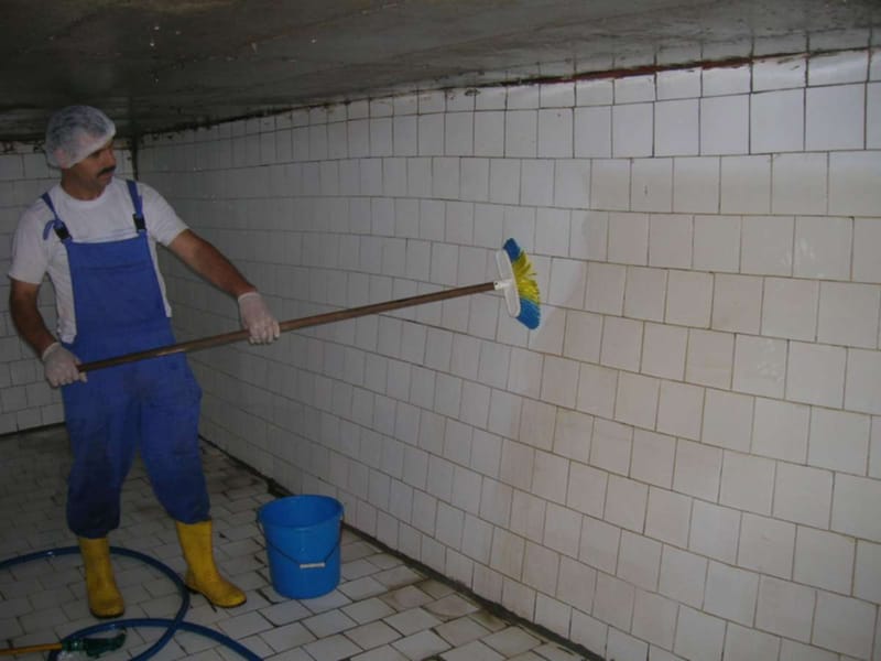 تنظيف خزانات