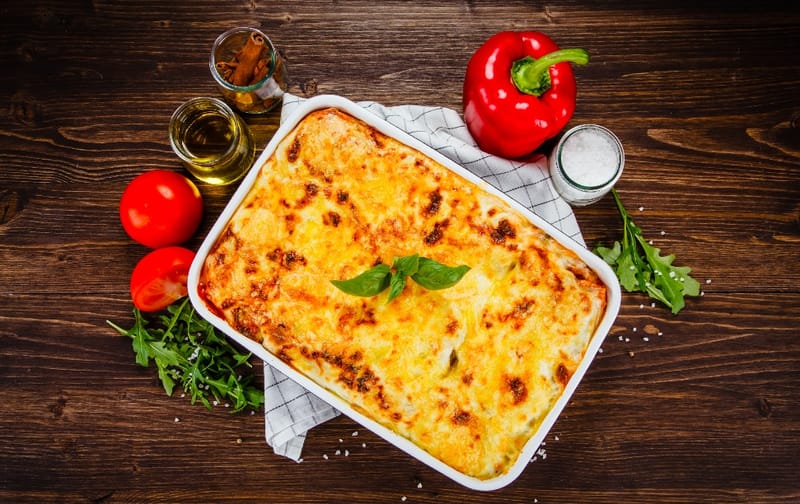 Lasaña de pollo o carne molida a base de maduro