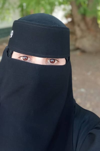 فقدت سمعها في مرحلة الإعدادية ولم يؤثر على حياتها التعليمية image