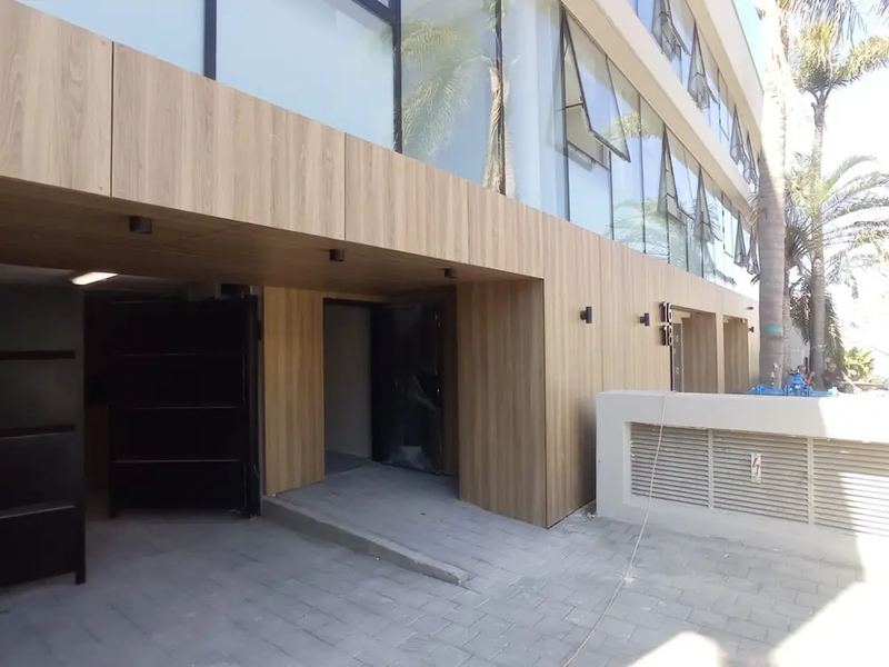 פרויקט חיפוי HPL במבנה מסחרי חברת Wallmax