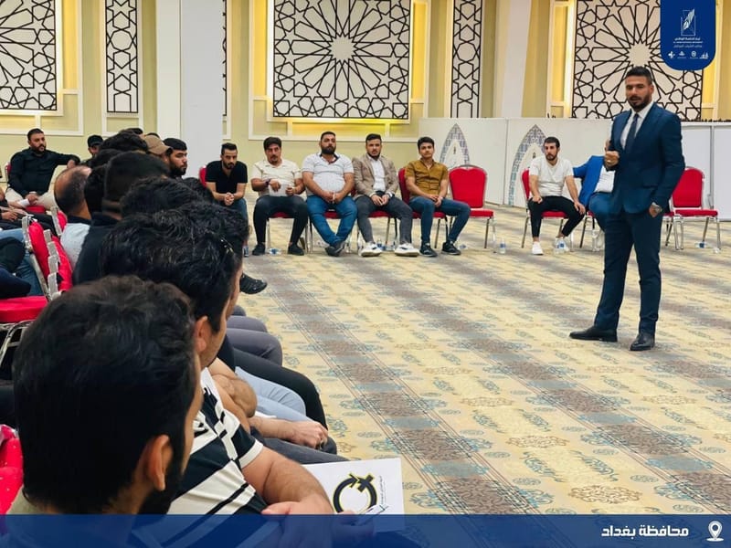 الاستاذ العباس السوداني يدرب مجموعةً من القيادات التنظيمية