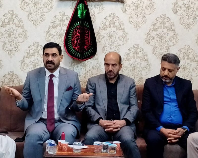 مسؤول تنظيمات الجنوب يلتقي جمعا من مسؤولي المكاتب الخاصة في ذي قار