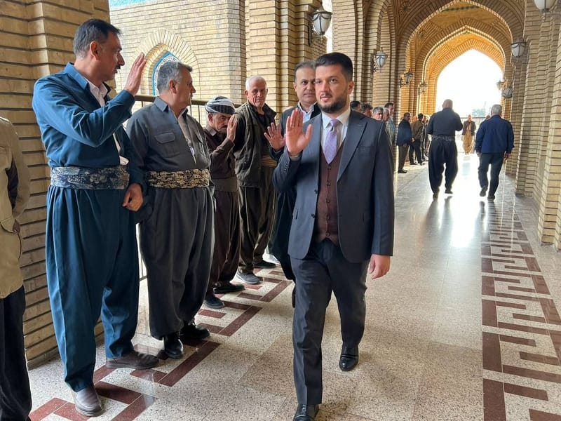 ممثلاً عن سماحة السيد الحكيم يقدم التعازي والمواساة إلى  رئيس حزب العمال كادحي كردستان بوفاة والدته.