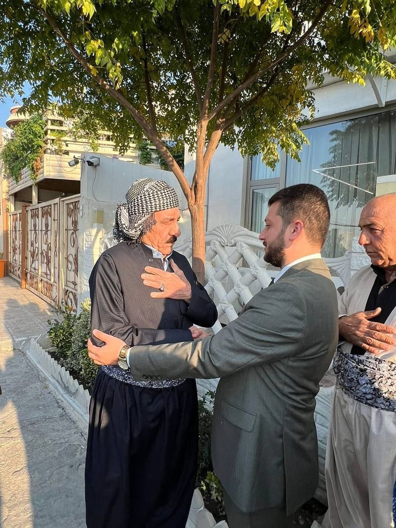 مسؤول مكتب اقليم كردستان يزور الشيخ عبد المطلب محمد رشيد احد القامات الاجتماعية البارزة