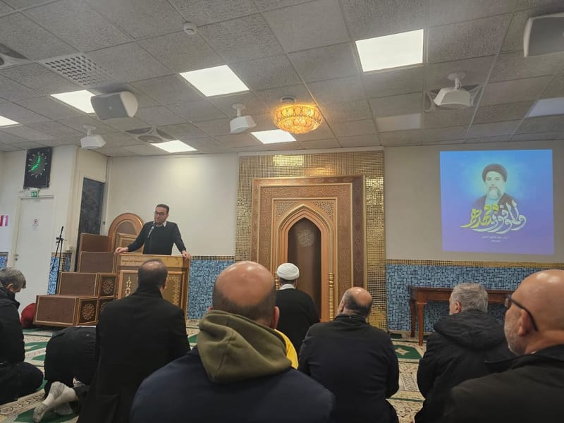 المؤمنون في السويد يحيون ذكرى استشهاد آية الله العظمى السيد محمد باقر الحكيم (قده) في ذكرى يوم الشهيد العراقي.